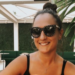 Meet your Posher, Julia